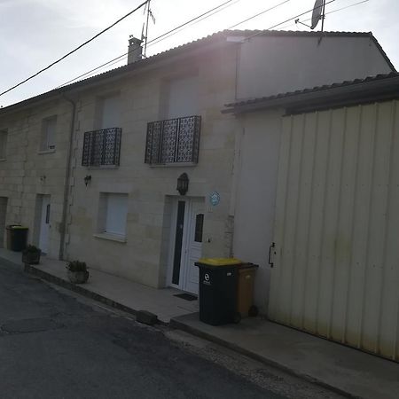 Gite Du Vignoble Sidky Lussac  Exteriér fotografie